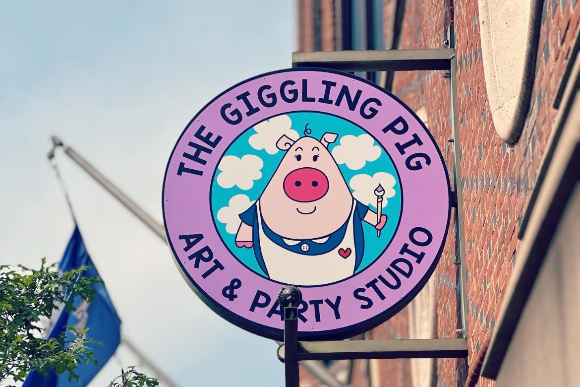 Giggling Pig storefront