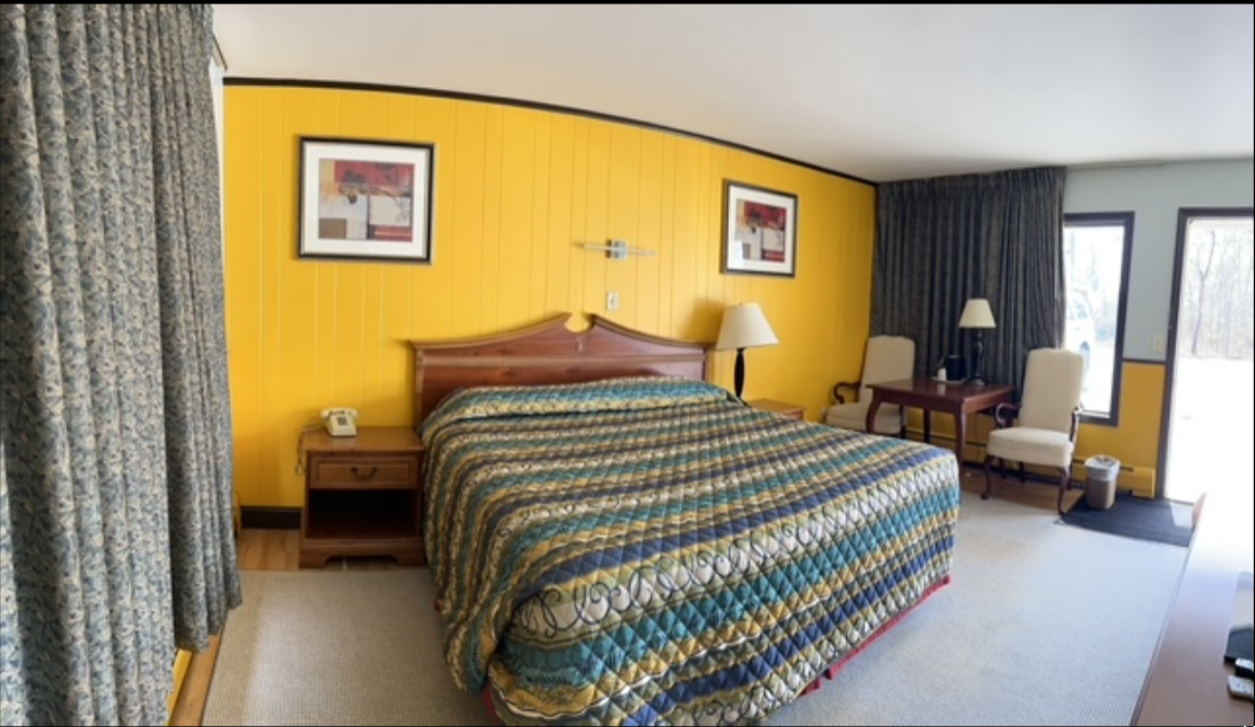 Devon Motel bedroom|